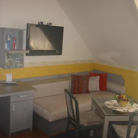 Landhotel Auerose فندق Neu Kosenow