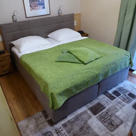 Auerose Garni 酒店 2*