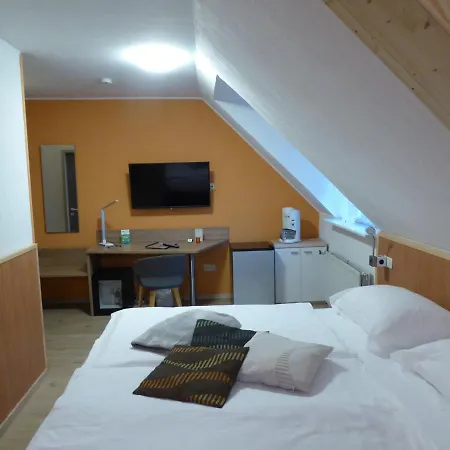 فندق Landhotel Auerose 2*